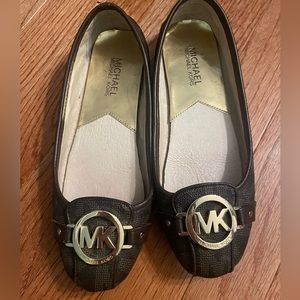 Michael Kors size 6 flats